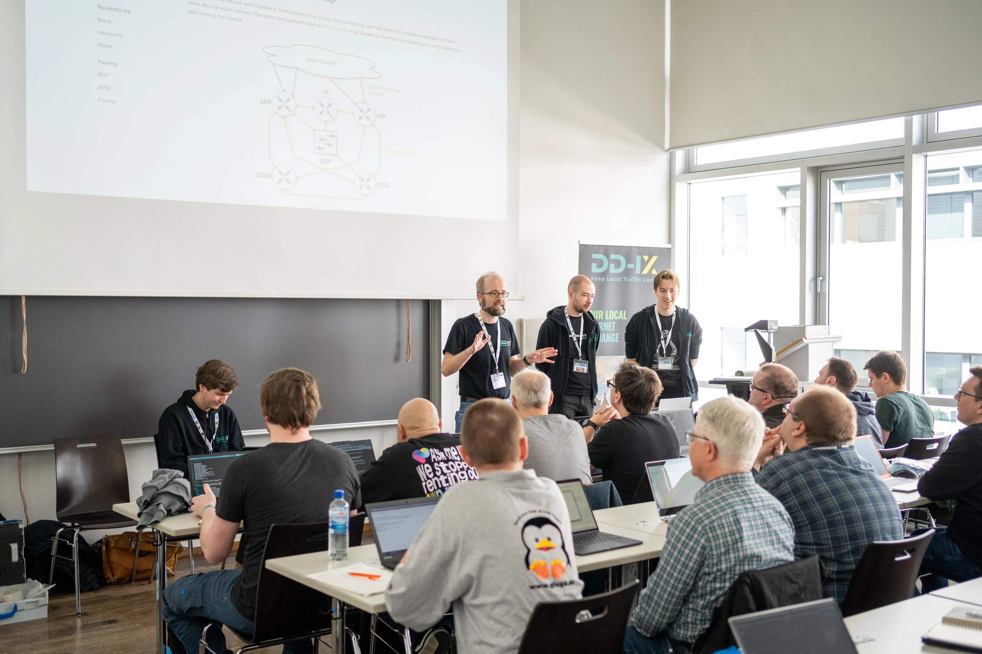 photo showing participants and lecturer during the µInternet workshop